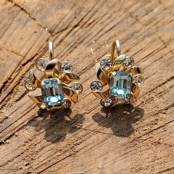 VINTAGE Faux Blue Topaz and Clear Rhinestone Screw Back Earrings by Coro - Picture 4 of 7